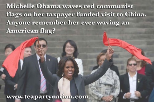 2014_03 Michelle Obama in China - waving flags